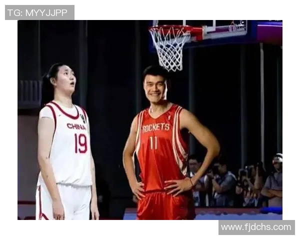 在香港街头偶遇姚明的奇妙瞬间与篮球传奇的亲密接触 在香港街头偶遇姚明的奇妙瞬间与篮球传奇的亲密接触