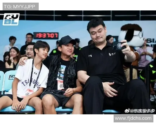 姚明携手中国综艺舞台展现篮球魅力与文化交融的精彩瞬间