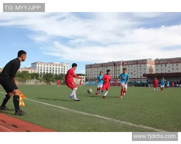 足球明星与热情观众的背影交织成动人画面展现激情与梦想的瞬间