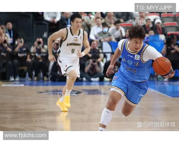 篮球明星之间的深厚友谊与团结精神的精彩故事